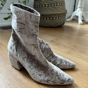 Rachel Comey Zaha Boot - Stretch Velvet - Oyster Size 5 - EUC